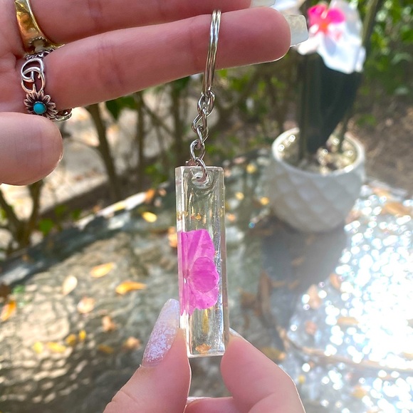 Pack of 3 Flower Resin Keychain Mystery Bundle - Picture 3 of 13